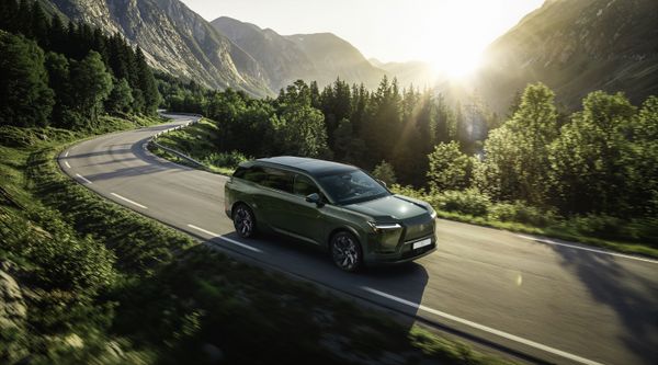 Lexus komt met gigantische 6-zits TZ-SUV naar Nederland, maar hij loopt nu al achter