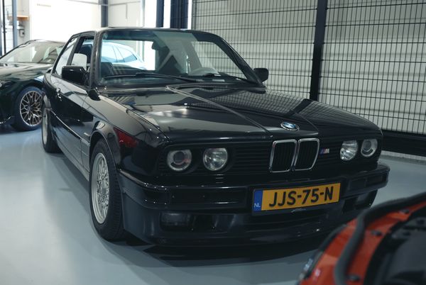 BMW E30 BMW 320is Donyell Malen voetbal voetballer profvoetballer Oranje Nederlands elftal WK autocollectie