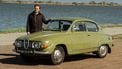 Oscar (29) rijdt een Saab 96 V4 uit 1972: “Hij is nog helemaal origineel”