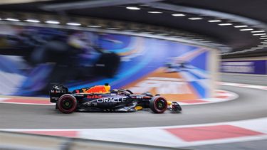2023-11-25 15:27:15 Red Bull Racing's Dutch driver Max Verstappen drives during the qualifying session for the Abu Dhabi Formula One Grand Prix at the Yas Marina Circuit in the Emirati city on November 25, 2023. 
Ali HAIDER / POOL / AFP