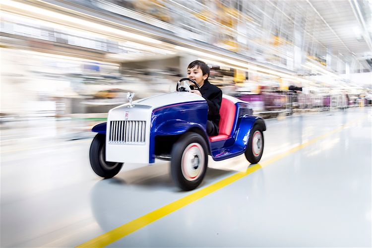 the-biggest-unveil-for-the-smallest-rolls-royce-115801_1