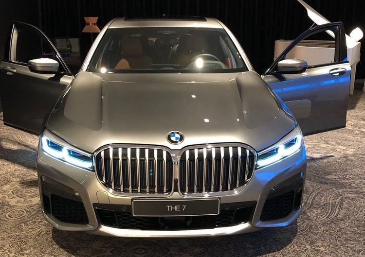 BMW-7-Series-facelift-model-spied