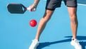 Tesla komt met racket (300 euro) voor iedereen die te cool is voor padel