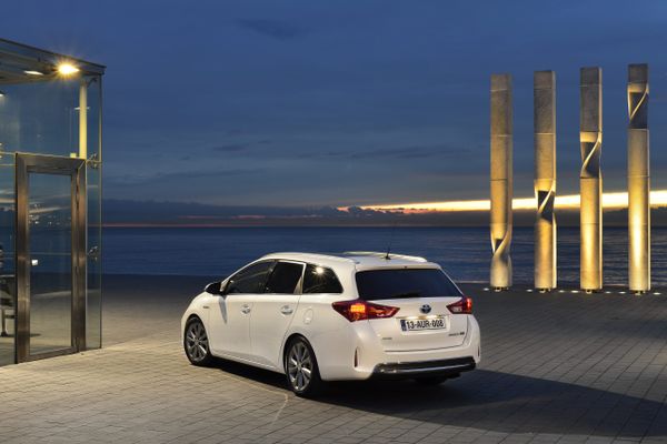 Toyota Auris Hybrid Sports Tourer betaalbare betrouwbare zuinige veilige occasion tweedehands auto