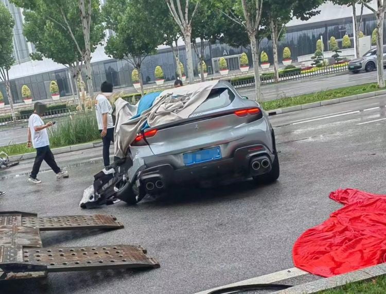 Ferrari Purosangue crash total loss schade