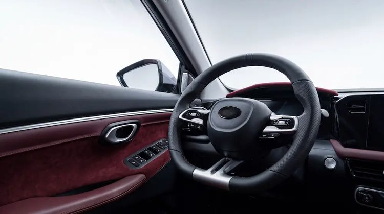 Ineens duikt er een ‘nieuw’ Italiaans merk op met betaalbare crossovers: voormalig Ferrari-ingenieur helpt een handje