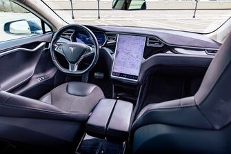 Kan Een Tweedehands Tesla Model S Een Mercedes S Klasse Bijhouden