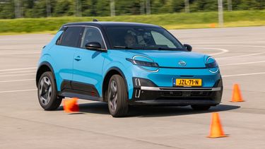 Nissan Micra tijdens de uitwijkproef