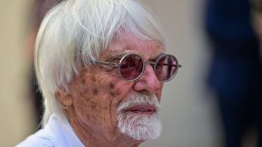 British business magnate and motorsport executive Bernie Ecclestone arrives to attend the qualifying session ahead of the Abu Dhabi Formula One Grand Prix at the Yas Marina Circuit in Abu Dhabi on December 6, 2025. 
Andrej ISAKOVIC / AFP