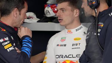 epa11259842 Red Bull Racing driver Max Verstappen (C) of the Netherlands speaks with teammates before the first practice session of the Formula 1 Japanese Grand Prix at the Suzuka International Racing Course in Suzuka, Japan, 05 April 2024. The 2024 Formula 1 Japanese Grand Prix will be held on 07 April.  EPA/FRANCK ROBICHON