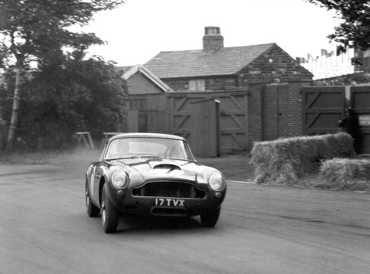 Aston Martin DB4 GT schermafbeelding-2016-12-07-om-13-15-55