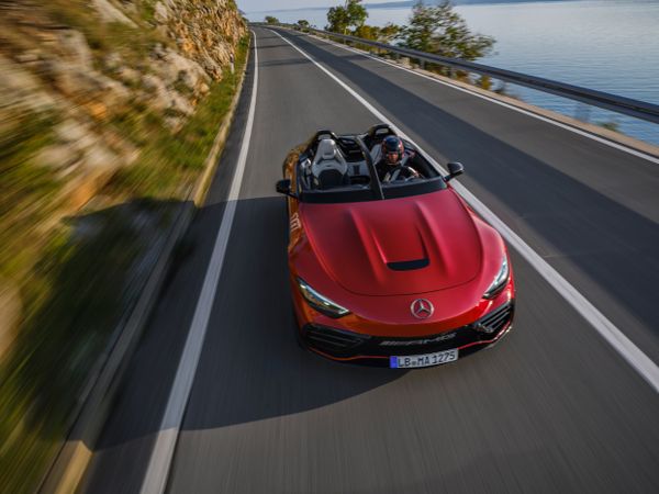 Straatlegale sportwagen mercedes PureSpeedc Formule 1-halo