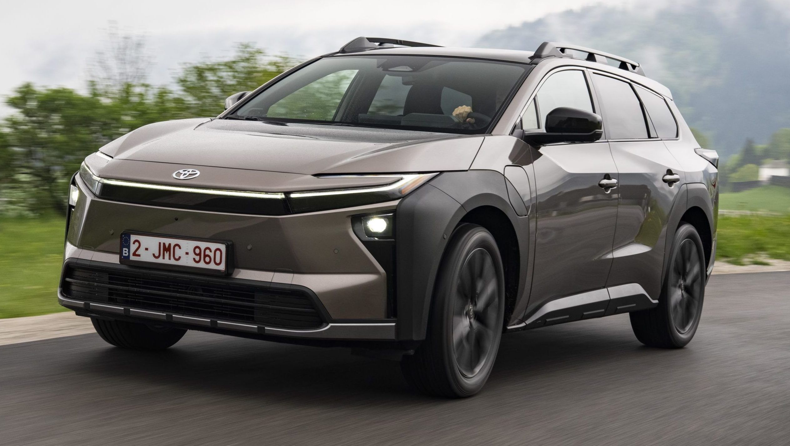 Op de batterij van deze elektrische pakezel geeft Toyota 1 miljoen kilometer garantie