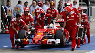 Sebastian Vettel in zijn Ferrari.