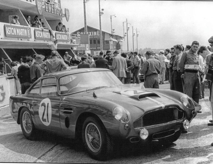 Aston Martin DB4 GT schermafbeelding-2016-12-07-om-13-13-13