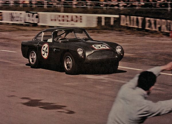 Aston Martin DB4 GT schermafbeelding-2016-12-07-om-13-13-51