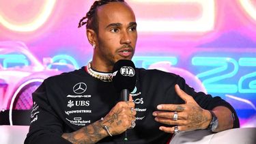 2023-11-16 06:05:48 Mercedes' British driver Lewis Hamilton speaks during a press conference ahead of the Las Vegas Grand Prix on November 15, 2023, in Las Vegas, Nevada.  
ANGELA WEISS / AFP