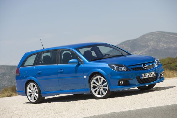 Met deze vijf betaalbare maar vergeten stationwagens ben je sneller dan sportauto's