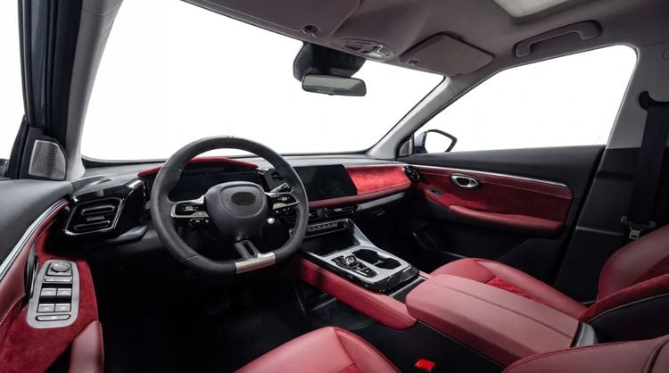 Ineens duikt er een ‘nieuw’ Italiaans merk op met betaalbare crossovers: voormalig Ferrari-ingenieur helpt een handje
