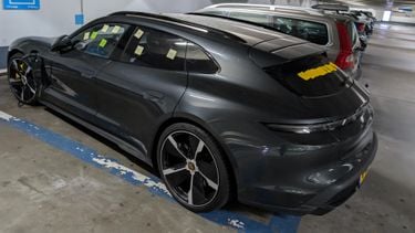 Foutparkeerder bestraft met post-its in Amsterdamse garage