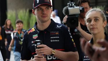 epa12042922 Red Bull Racing driver Max Verstappen of Netherlands arrives before  the Formula 1 Saudi Arabian Grand Prix at the Jeddah Corniche Circuit in Jeddah, Saudi Arabia, 20 April 2025.  EPA/ALI HAIDER