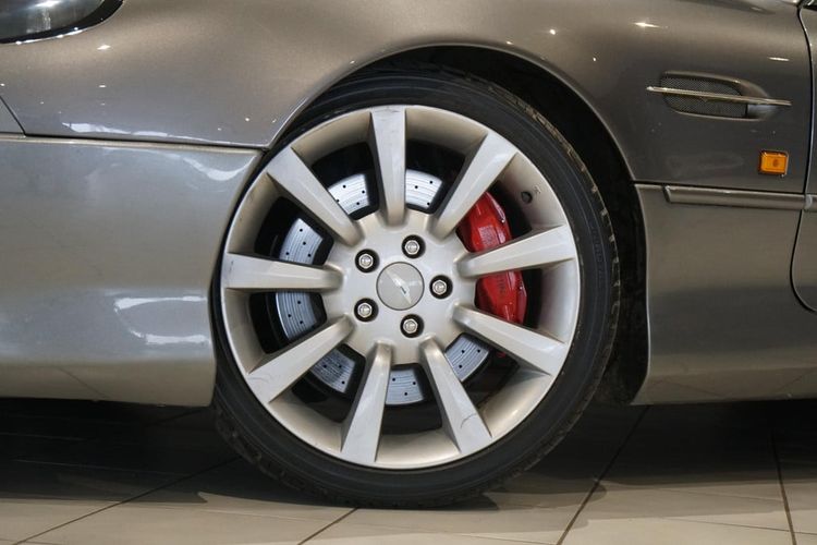 Aston Martin rijden voor het geld van een Golf: deze occasion kan het