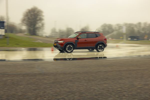 4x4 vierwielaandrijving Dacia Duster Jeep Avenger 4xe Suzuki Vitara Allgrip