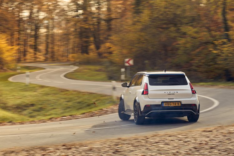Op deze route kun je erg leuk rijden en krijg je geen boete - Stuurmanswegen Alpine A290 GTS