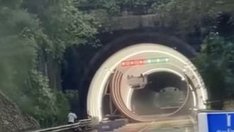 Gelekte beelden van Chinese tunnelstunt: Voyah Passion S valt van het dak