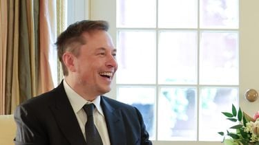 Elon Musk, Tesla Roadster, lacht, Rimac Nevera