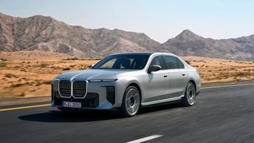 BMW i7