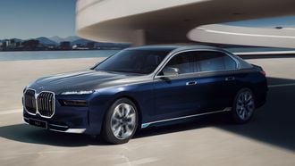 BMW i7