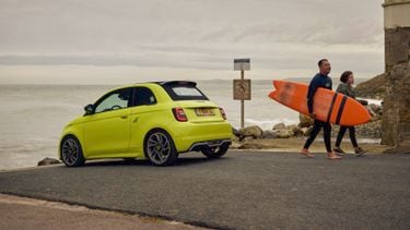 Abarth 500e Cabrio roadtrip EV elektrische auto Frankrijk