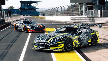 Welke is straalegaal en welke de raceauto? Mercedes-AMG laat  GT GT3 en Black Series zien