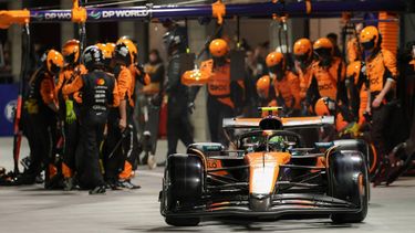McLaren's British driver Lando Norris makes a pit stop during the Las Vegas Formula One Grand Prix at the Las Vegas Strip Circuit in Las Vegas, Nevada, on November 22, 2025. 
Cristobal Herrera Ulashkevich / POOL / AFP