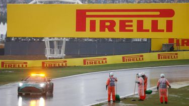 epa11698045 The Safety Car checks the wet track conditions as track crew tries to improve the drainage as Qualifying is postponed after heavy rain in Interlagos, Sao Paulo, Brazil, 02 November 2024. The 2024 Formula One Grand Prix of Sao Paulo is held at the Autodromo Jose Carlos Pace race track in Sao Paulo on 03 November.  EPA/ANDRE COELHO