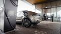 Porsche Macan elektrische auto EV laden snelladen opladen Porsche Charging Lounge wintersport wintersporters