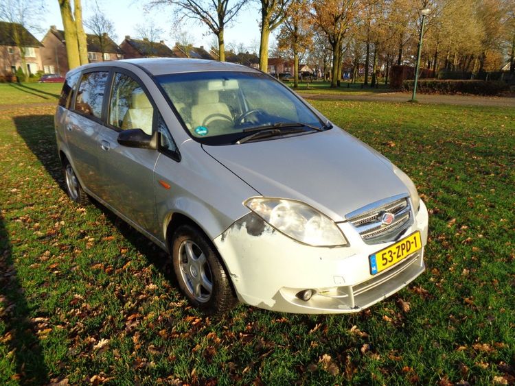 7-persoons occasion met lage kilometerstand voor 850 euro