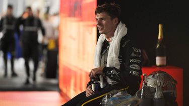 epa12432906 Second placed Red Bull Racing driver Max Verstappen of Netherlands cools down after the 2025 Formula 1 Singapore Grand Prix at the Marina Bay Street Circuit in Singapore, 05 October 2025.  EPA/TOM WHITE