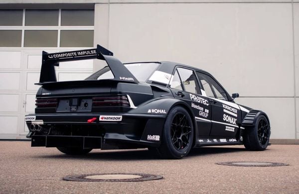 Nederlander rijdt met deze fantastische Mercedes EVO.R