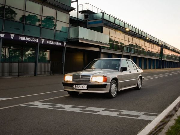 Mercedes 190 E van Ayrton Senna kan nu van jou zijn