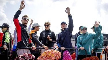 ZANDVOORT - Nico Hulkenberg (Haas F1 Team), Lando Norris (McLaren), George Russell (Mercedes), Max Verstappen (Red Bull Racing) en Fernando Alonso (Aston Martin) tijdens de drivers parade van de  F1 Grand Prix van Nederland op het Circuit van Zandvoort. ANP SEM VAN DER WAL