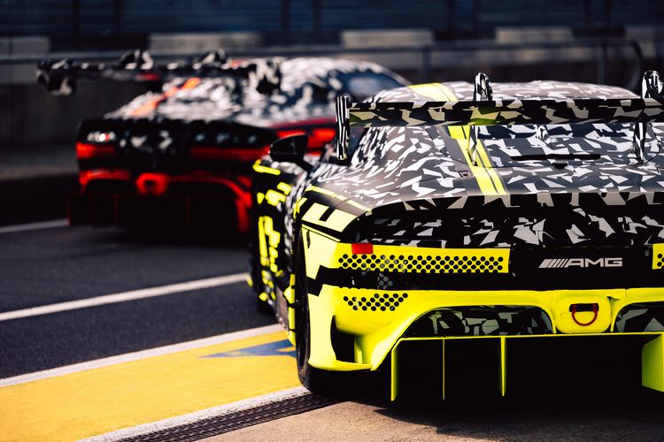 Welke is straalegaal en welke de raceauto? Mercedes-AMG laat  GT GT3 en Black Series zien