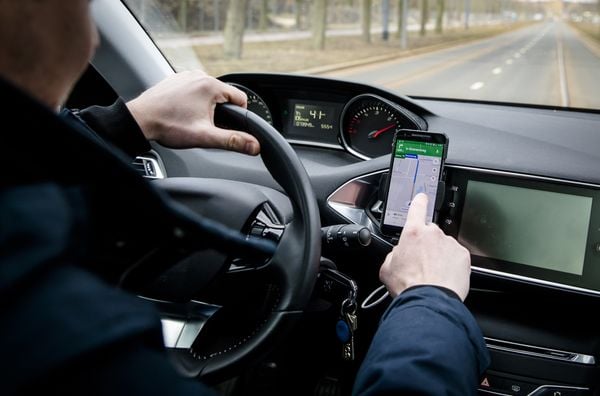 google maps in de auto telefoon gebruiken