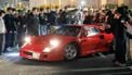 Video: Lewis Hamilton drift door Japan met Ferrari F40 en ‘onthult’ relatie met Kim Kardashian