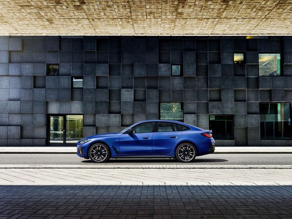 Vrij nieuwe elektrische BMW kost 40.000 euro minder dan nieuw en rijdt erg goed