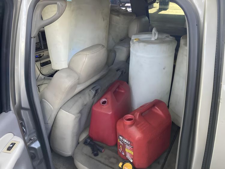 Gratis tanken tiener stal benzine