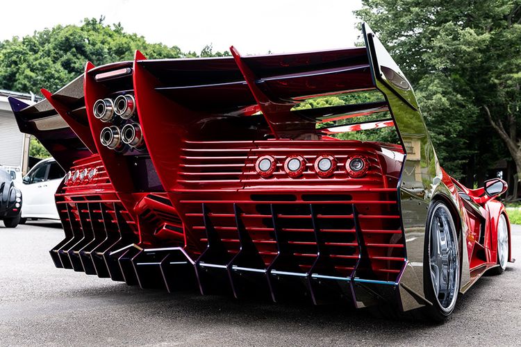 Je gelooft nooit welke supercar gesloopt is voor dit ‘beest’