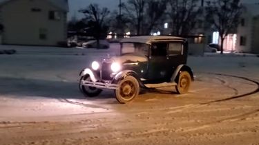 Ford Model A driften sneeuw