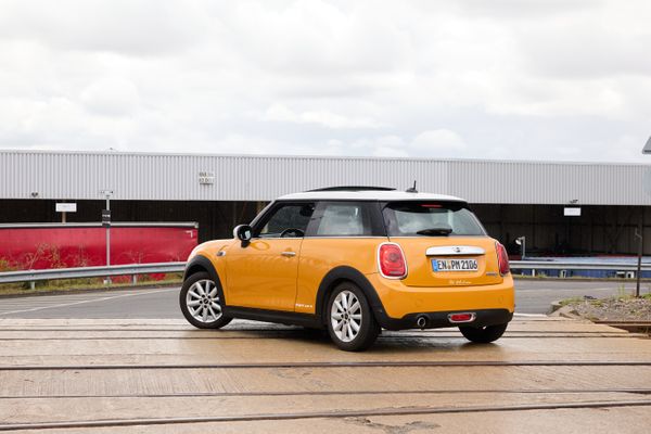 Peter reed 1.000.000 kilometer superzuinig met zijn Mini: zoveel kostte dat per kilometer